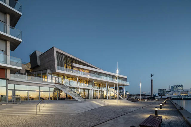 Clarion Hotel© Sea U. Click here for directions to the hotel.